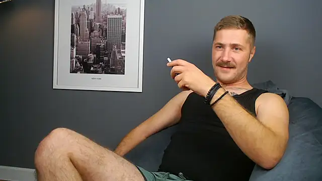 Snapshot of Mr_At_ chatting on 10-28-25, 07:12 Mr At online show from 10-28-25, 07:12