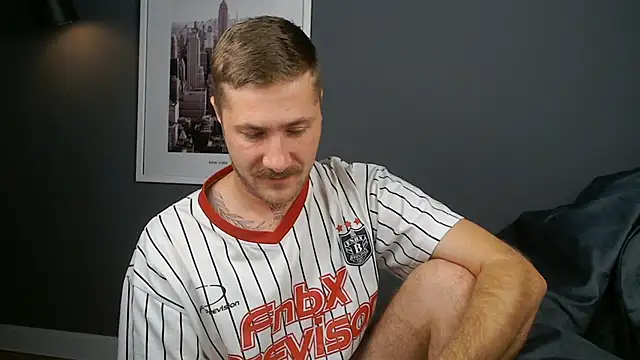 Snapshot of Mr_At_ chatting on 10-29-25, 07:10 Mr At online show from 10-29-25, 07:10