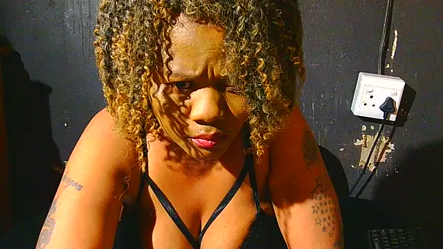 Snapshot of Augustine-Blooomxx chatting on 10-20-25, 12:33 Augustine-Blooomxx online show from 10-20-25, 12:33