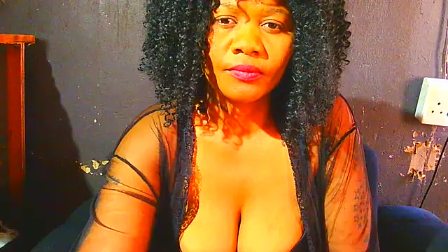 Snapshot of Augustine-Blooomxx chatting on 11-13-25, 06:12 Augustine-Blooomxx online show from 11-13-25, 06:12