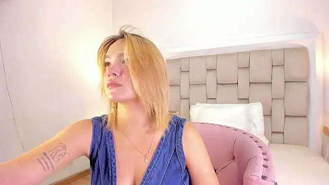 Snapshot of frehia_dimou chatting on 05-17-26, 11:50 frehia dimou online show from 05-17-26, 11:50