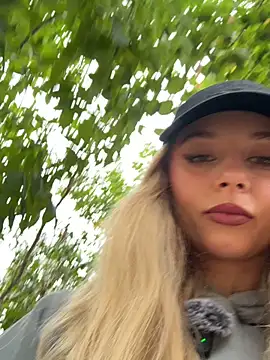 Snapshot of BabyAnais chatting on 09-25-25, 10:30 BabyAnais online show from 09-25-25, 10:30