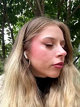 Snapshot of BabyAnais chatting on 10-10-25, 09:52 BabyAnais online show from 10-10-25, 09:52