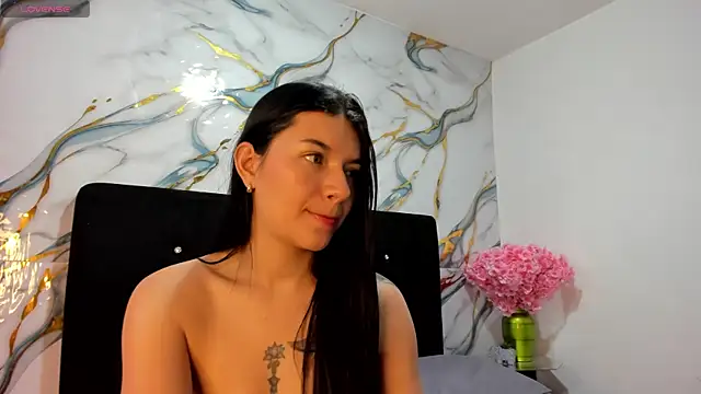 RoxanaBorns  online show from 06-30-26, 09:21