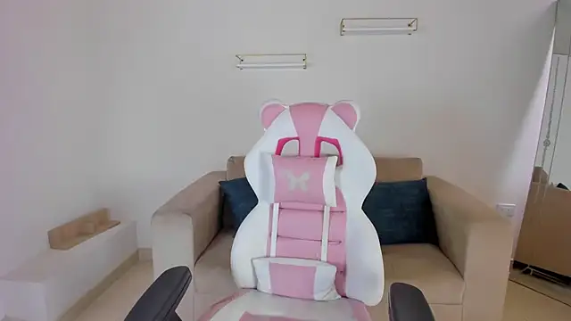 april smiith online show from 09-18-25, 12:29