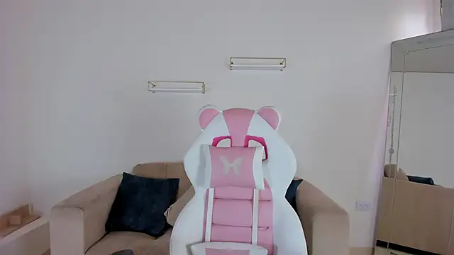 april smiith online show from 09-25-25, 12:20