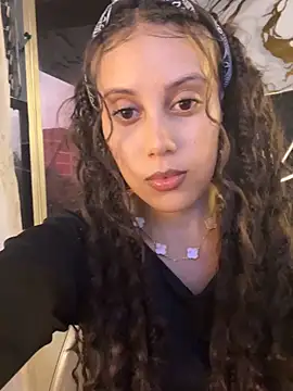 Snapshot of Harley_J_ chatting on 12-22-25, 12:35 Harley J online show from 12-22-25, 12:35