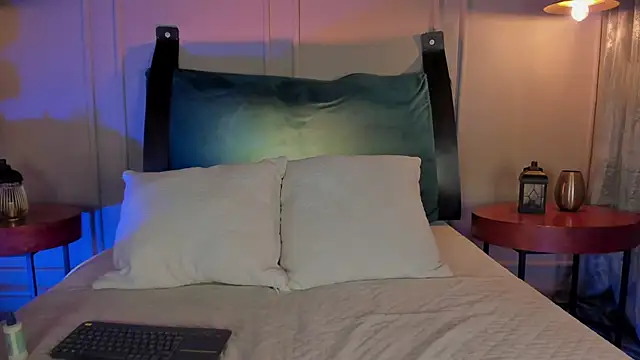 Snapshot of NaishaFord_1 chatting on 10-21-25, 02:23 NaishaFord 1 online show from 10-21-25, 02:23