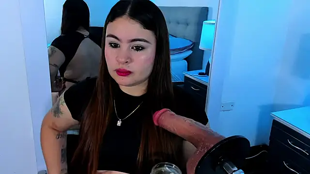 Snapshot of AdeleJhones chatting on 11-11-25, 01:00 AdeleJhones online show from 11-11-25, 01:00