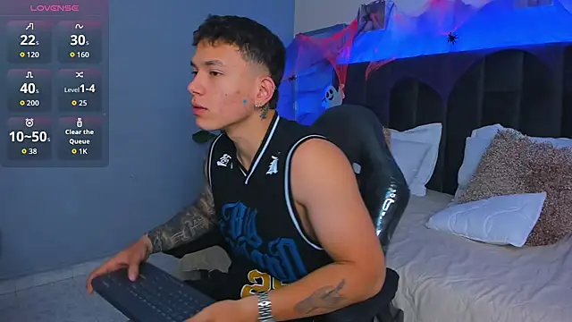 Thomas moon online show from 10-21-25, 01:56