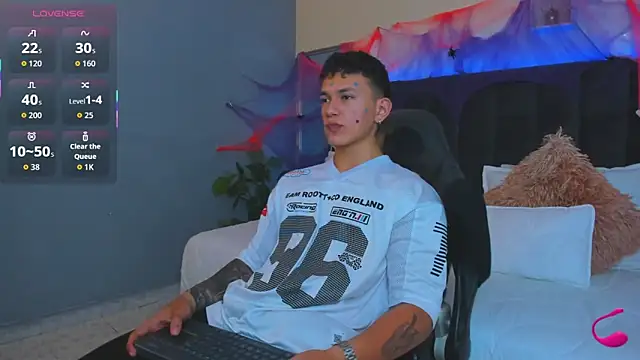 Thomas moon online show from 10-28-25, 01:03