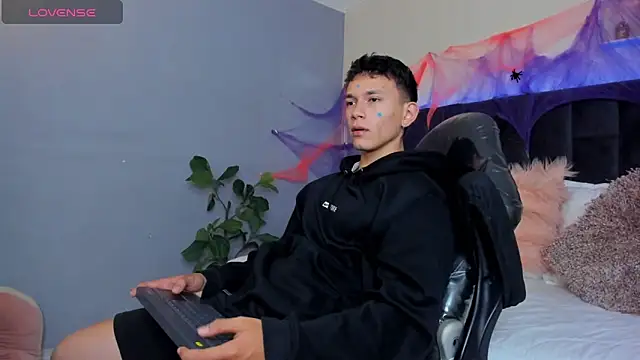 Thomas moon online show from 10-30-25, 01:23