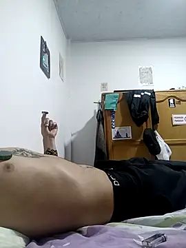 Snapshot of LatinHeatX chatting on 09-16-25, 10:27 LatinHeatX online show from 09-16-25, 10:27