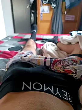 Snapshot of LatinHeatX chatting on 10-29-25, 04:20 LatinHeatX online show from 10-29-25, 04:20