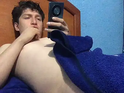 Snapshot of Luisgg18 chatting on 11-02-25, 04:59 Luisgg18 online show from 11-02-25, 04:59