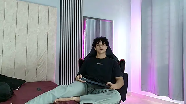 Snapshot of mikey_banji chatting on 09-24-25, 12:52 mikey banji online show from 09-24-25, 12:52