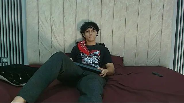 Snapshot of mikey_banji chatting on 09-29-25, 12:32 mikey banji online show from 09-29-25, 12:32