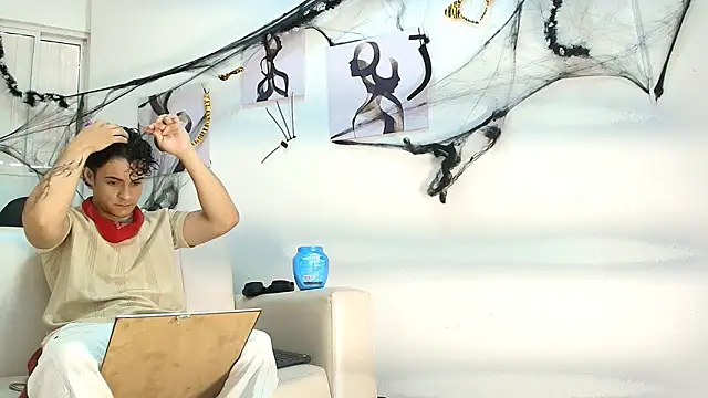 Snapshot of mikey_banji chatting on 10-19-25, 12:28 mikey banji online show from 10-19-25, 12:28