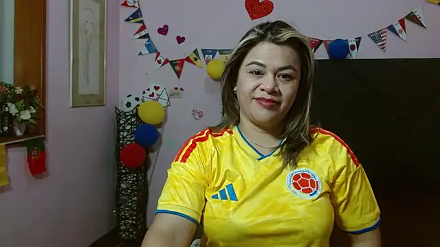 pamela echeverria online show from 06-27-26, 11:37
