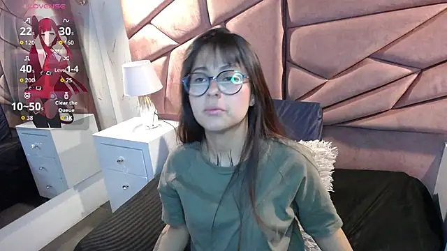 Snapshot of sophiaa_7 chatting on 10-15-25, 11:54 sophiaa 7 online show from 10-15-25, 11:54