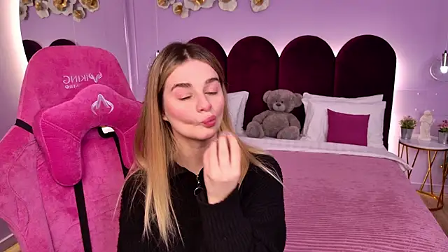 SweetyLicky online show from 12-17-25, 04:24