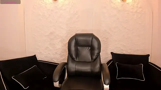 MiaLaurence online show from 04-29-26, 10:05