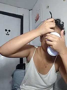 kiannie01 online show from 10-13-25, 06:08