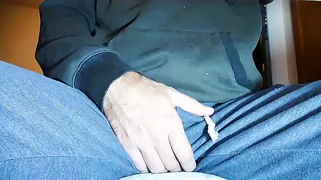 Snapshot of Iamtheswayze chatting on 03-11-26, 10:10 Iamtheswayze online show from 03-11-26, 10:10