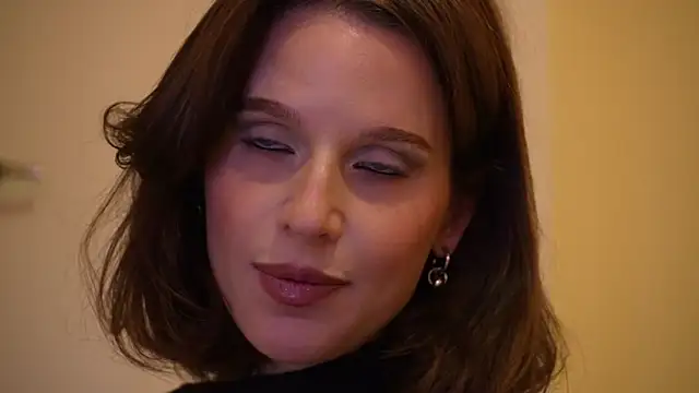 Snapshot of ellaa91 chatting on 06-17-26, 05:58 ellaa91 online show from 06-17-26, 05:58