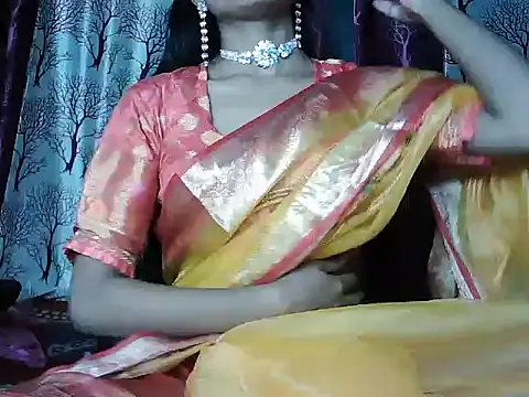 ROSE GOLDE online show from 10-29-25, 05:36