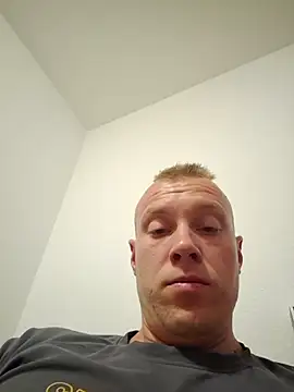 Snapshot of Melly4You chatting on 09-08-25, 08:08 Melly4You online show from 09-08-25, 08:08