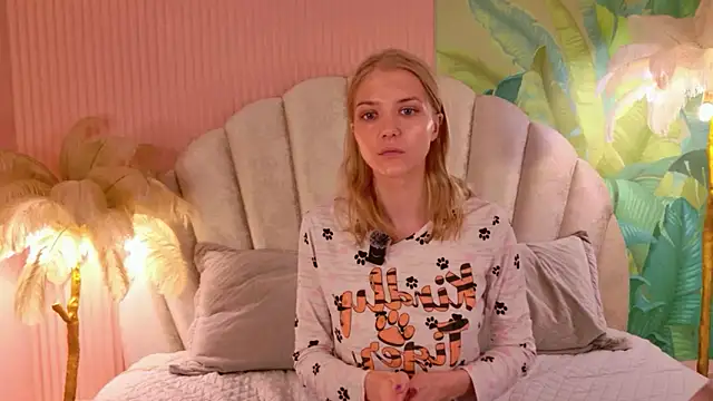 4example Chloe online show from 06-12-26, 05:39