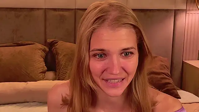 4example Chloe online show from 06-13-26, 06:00