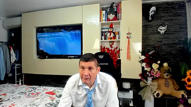 SpartacusDaddy48 online show from 04-11-26, 10:36