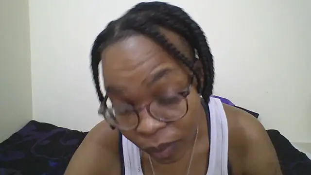 Snapshot of Miss-Hennessy chatting on 09-08-25, 05:01 Miss-Hennessy online show from 09-08-25, 05:01