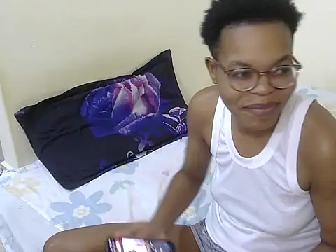 Snapshot of Miss-Hennessy chatting on 10-21-25, 08:20 Miss-Hennessy online show from 10-21-25, 08:20