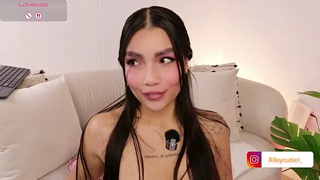 Cutie Riley online show from 02-11-26, 11:59
