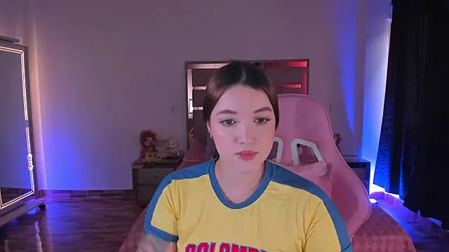 lunaarose online show from 06-17-26, 08:10
