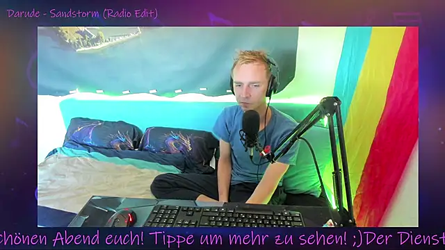 Snapshot of DaveLindau chatting on 09-09-25, 04:39 DaveLindau online show from 09-09-25, 04:39