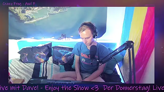 Snapshot of DaveLindau chatting on 09-25-25, 04:11 DaveLindau online show from 09-25-25, 04:11