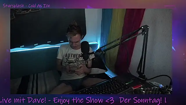 Snapshot of DaveLindau chatting on 09-28-25, 06:02 DaveLindau online show from 09-28-25, 06:02