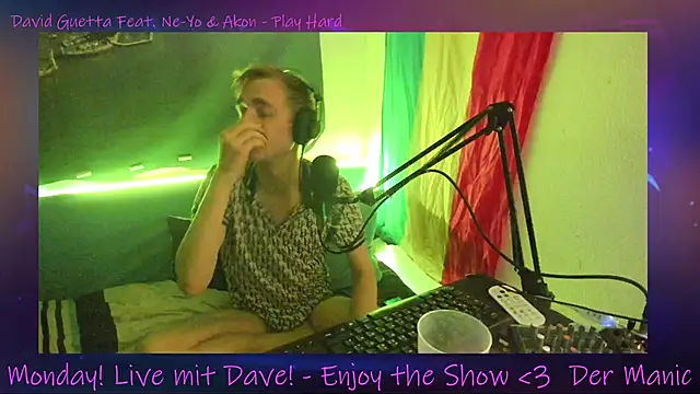 Snapshot of DaveLindau chatting on 10-13-25, 06:41 DaveLindau online show from 10-13-25, 06:41