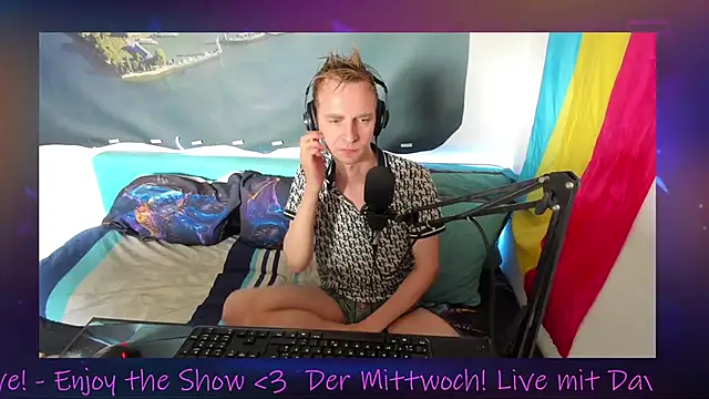 Snapshot of DaveLindau chatting on 10-15-25, 11:10 DaveLindau online show from 10-15-25, 11:10