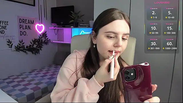 LiaWoow online show from 09-29-25, 01:49