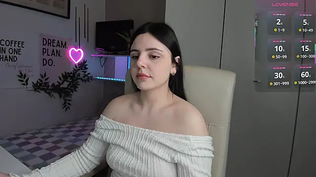 LiaWoow online show from 11-25-25, 07:41