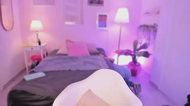 Snapshot of emma_soul1 chatting on 10-28-25, 07:49 emma soul1 online show from 10-28-25, 07:49