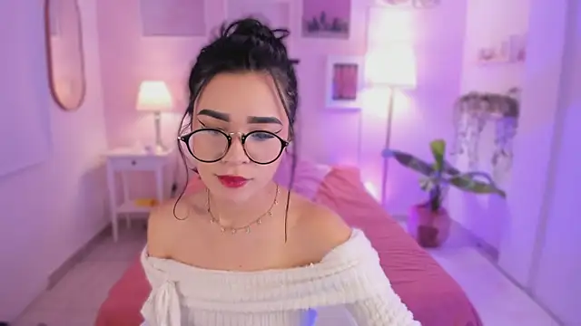 Snapshot of emma_soul1 chatting on 11-18-25, 08:02 emma soul1 online show from 11-18-25, 08:02