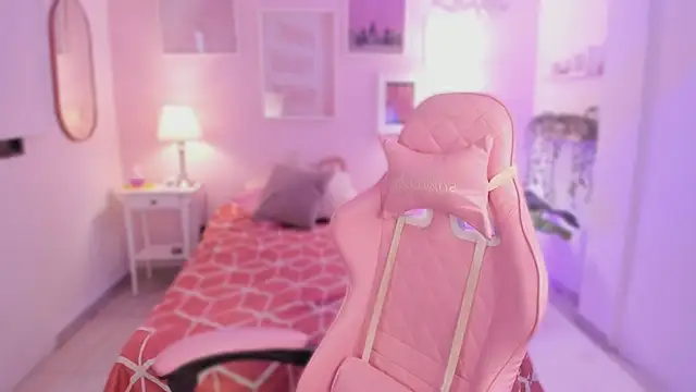 Snapshot of emma_soul1 chatting on 12-01-25, 08:47 emma soul1 online show from 12-01-25, 08:47