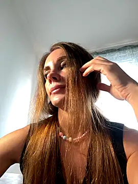 Snapshot of LucieMack chatting on 09-09-25, 08:36 LucieMack online show from 09-09-25, 08:36