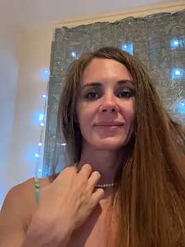 Snapshot of LucieMack chatting on 09-09-25, 08:41 LucieMack online show from 09-09-25, 08:41